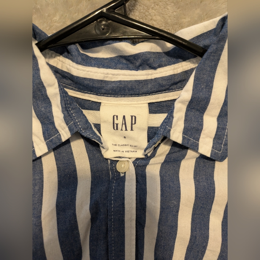 Gap women's blue and white stripe button up size small - Picture 5 of 5